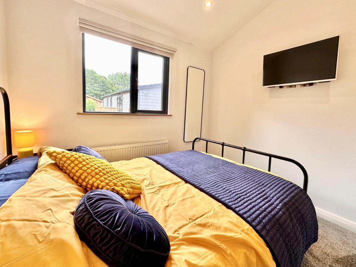 The Birches With Hot Tub Holiday home York