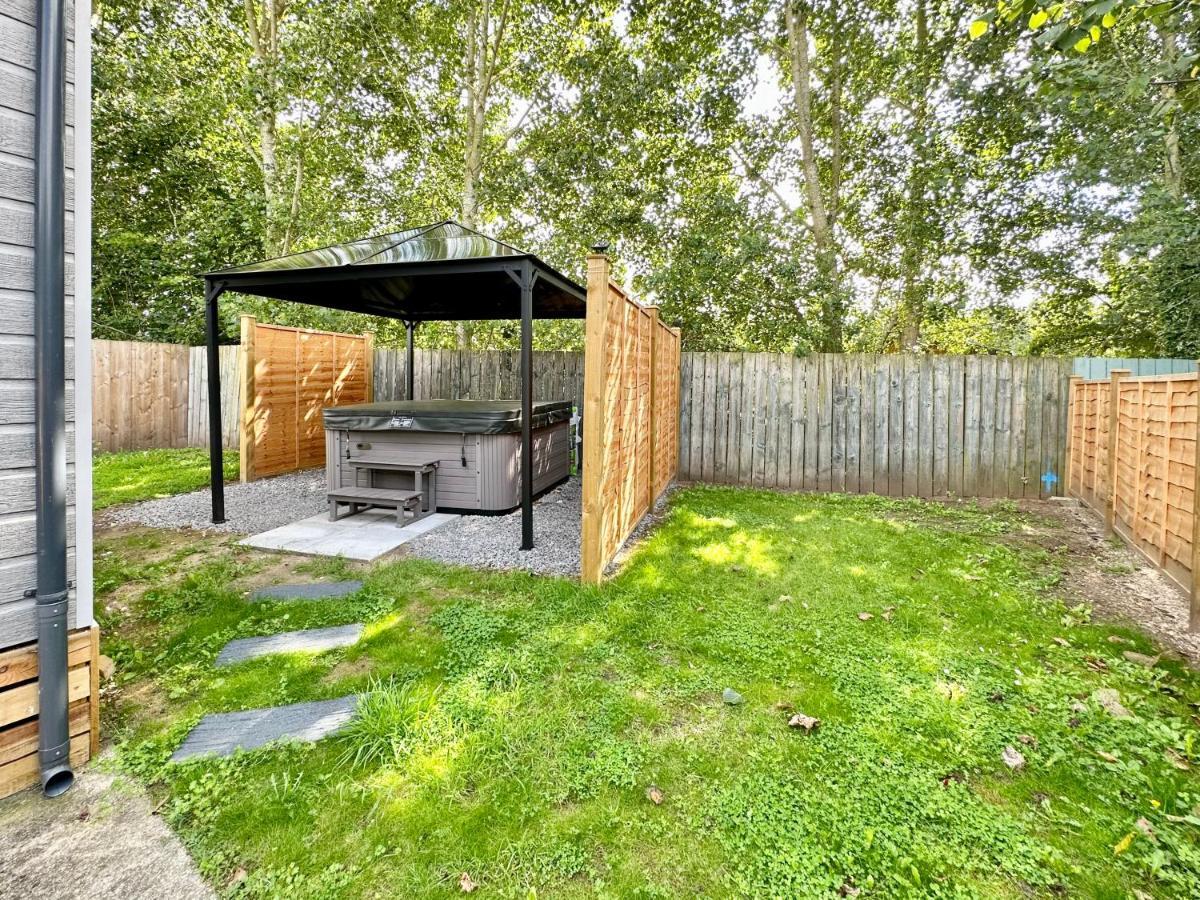 The Birches With Hot Tub Holiday home *